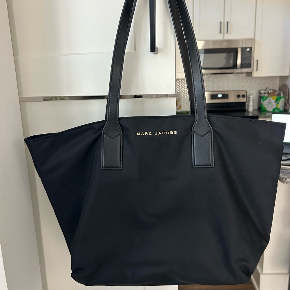 Marc Jacobs Black Shoulder Bag with Spacious Design